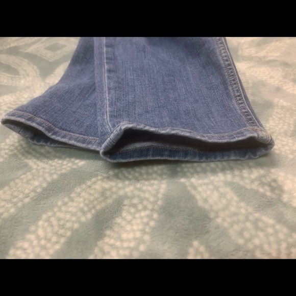 Women’s ASOS distressed denim jeans. Ej3 - Picture 5 of 6